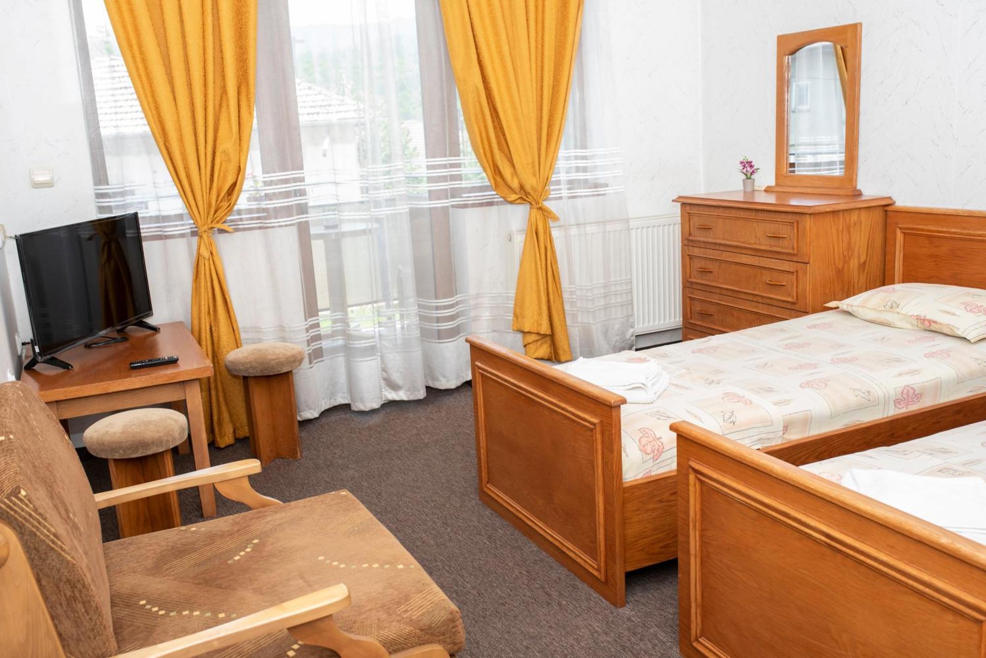Комплекс Плавис Trjavna Exteriör bild
